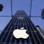 Scandal! Apple obligată să creeze breșe de securitate în iPhone-uri