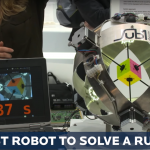 Robotul ăsta rezolvă orice cub Rubik în mai puțin de o secundă